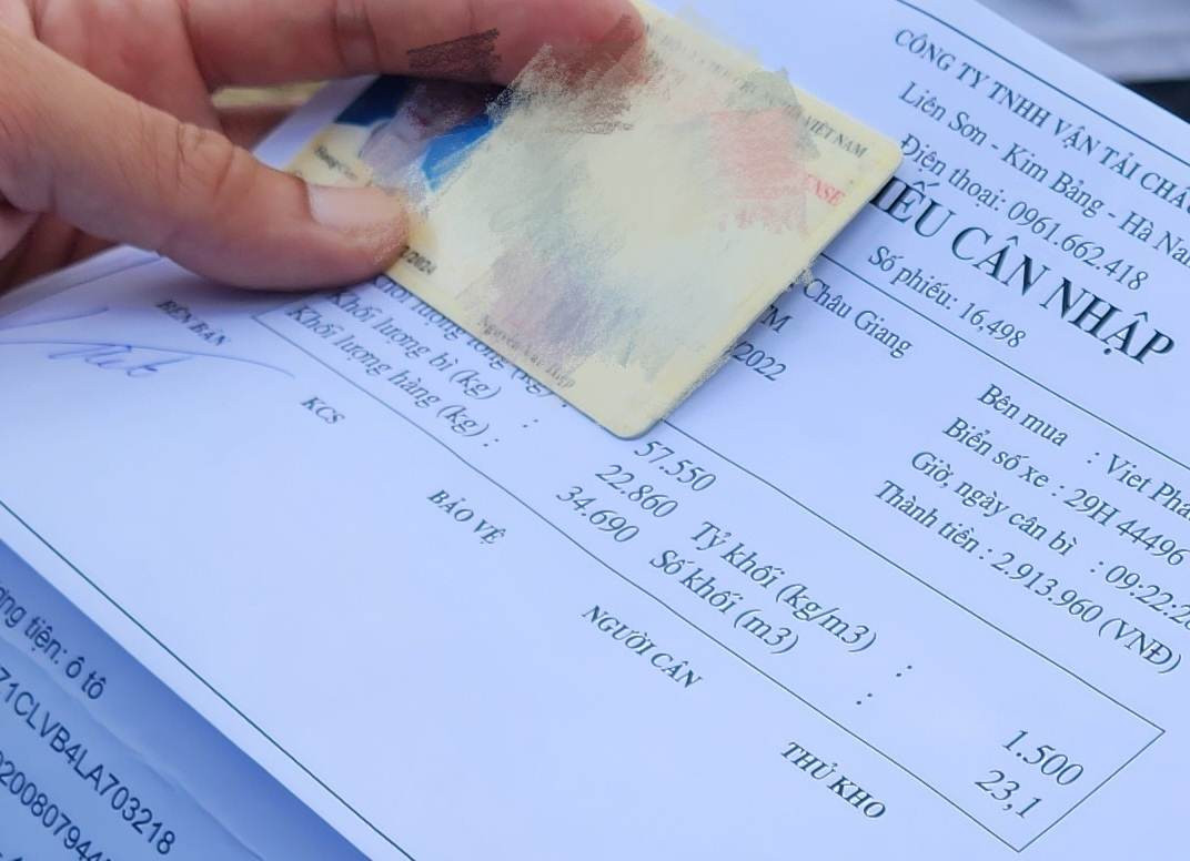 Hà Nam: Nhiều xe có dấu hiệu quá tải đi ra từ mỏ đá Cty Châu Giang - Hình 2 Ha Nam: Nhieu xe co dau hieu qua tai di ra tu mo da Cty Chau Giang-Hinh-2