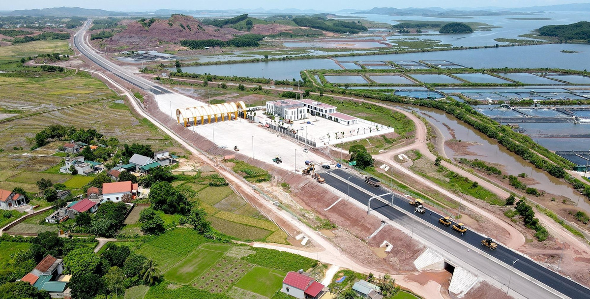 Thủ tướng đề nghị các địa phương nghiên cứu các mô hình hay, bài học tốt, kinh nghiệm quý trong xây dựng hạ tầng giao thông chiến lược, với tinh thần "cả nước chung tay phát triển hạ tầng".