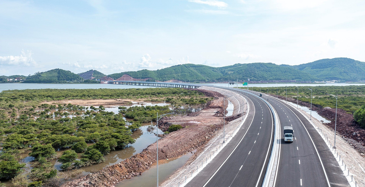 Con đường là minh chứng cho niềm tin, khát vọng phát triển, tinh thần đại đoàn kết, tinh thần trách nhiệm, vượt khó, ý chí vượt lên, tự lực, tự cường, tư duy đổi mới sáng tạo của các thế hệ lãnh đạo, nhân dân Quảng Ninh và nhà đầu tư, nhằm mục tiêu đưa Quảng Ninh phát triển nhanh hơn, toàn diện hơn, bền vững hơn, đóng góp tích cực vào sự phát triển chung của khu vực kinh tế trọng điểm Bắc Bộ và cả nước.
