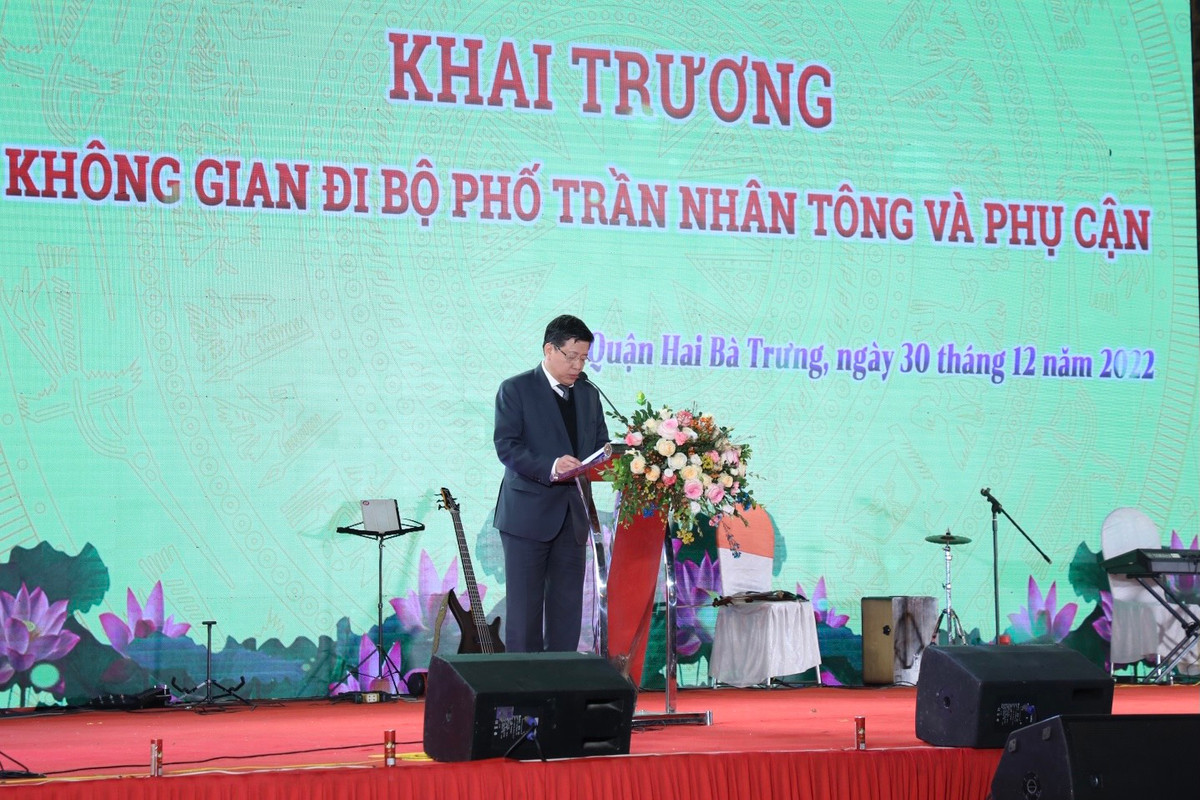 Phát biểu khai trương Không gian đi bộ, Phó Bí thư Quận ủy, Chủ tịch UBND quận Hai Bà Trưng Nguyễn Quang Trung cho biết, quận Hai Bà Trưng tổ chức không gian phố đi bộ, trên cơ sở quy hoạch đã được duyệt, nhiều năm qua. Quận đã chuẩn bị nhiều phương án, triển khai đồng bộ các giải pháp để có thể tổ chức không gian đi bộ khu vực phố Trần Nhân Tông và phụ cận nhằm phát huy tiềm năng, lợi thế hướng tới phát triển văn hóa, thương mại, dịch vụ du lịch…