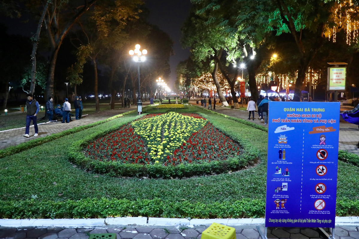 Quận Hai Bà Trưng tổ chức không gian đi bộ vào ngày thứ bảy, chủ nhật hằng tuần và các ngày lễ, sự kiện theo kế hoạch. Giờ hoạt động mùa hè từ 7h30 thứ bảy đến 24h chủ nhật; mùa đông từ 8h thứ bảy đến 24h chủ nhật; các dịp lễ hoặc khi có sự kiện đặc biệt sẽ được thông báo trước về kế hoạch tổ chức.