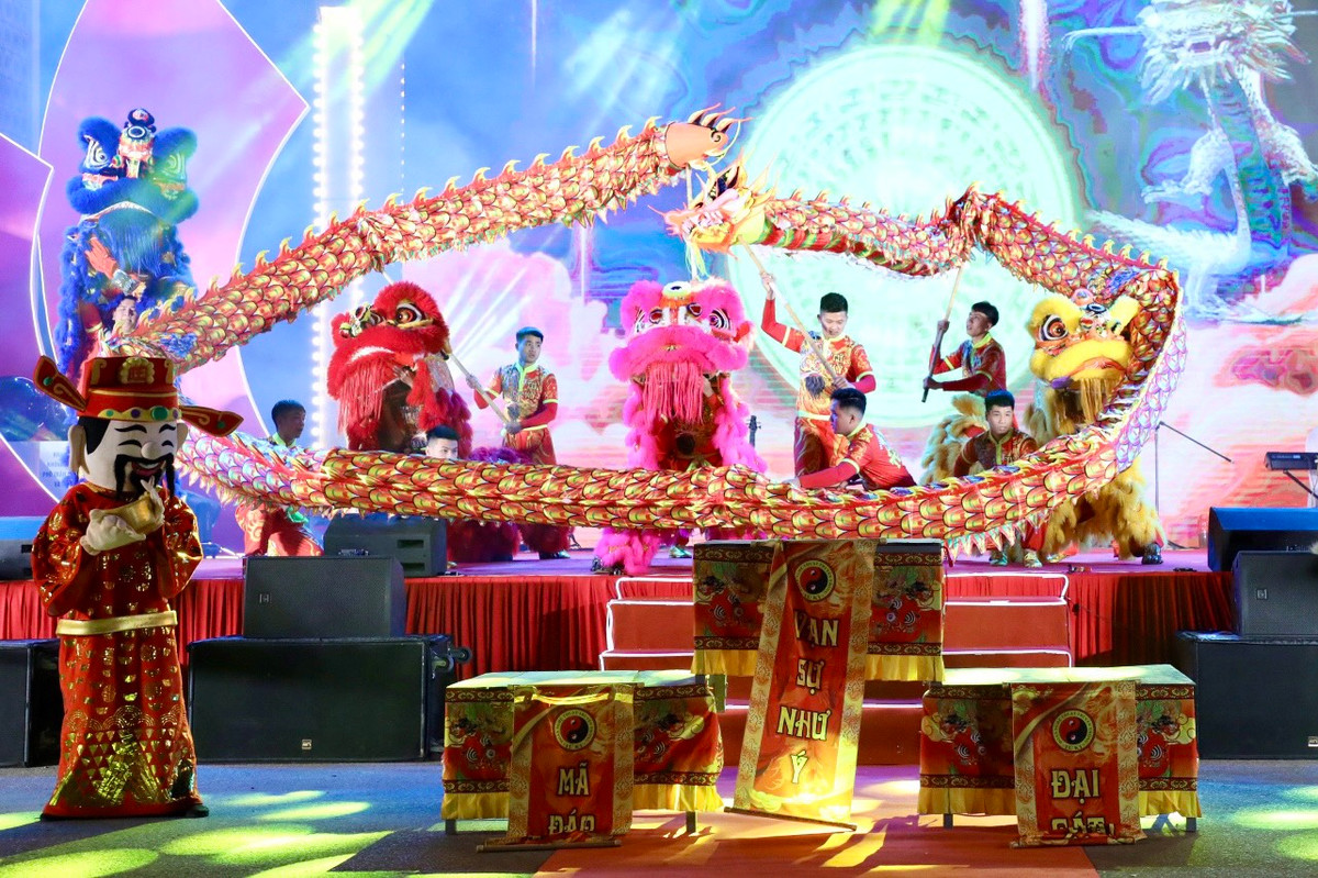 Trong khu vực phố đi bộ, có 6 không gian chính gồm: Không gian văn hoá tâm linh; không gian tổ chức hoạt động; không gian trưng bày, giới thiệu lịch sử; không gian dịch vụ thương mại; không gian đi bộ; tổ chức trình diễn âm thanh, ánh sáng khu vực mặt hồ Thiền Quang.