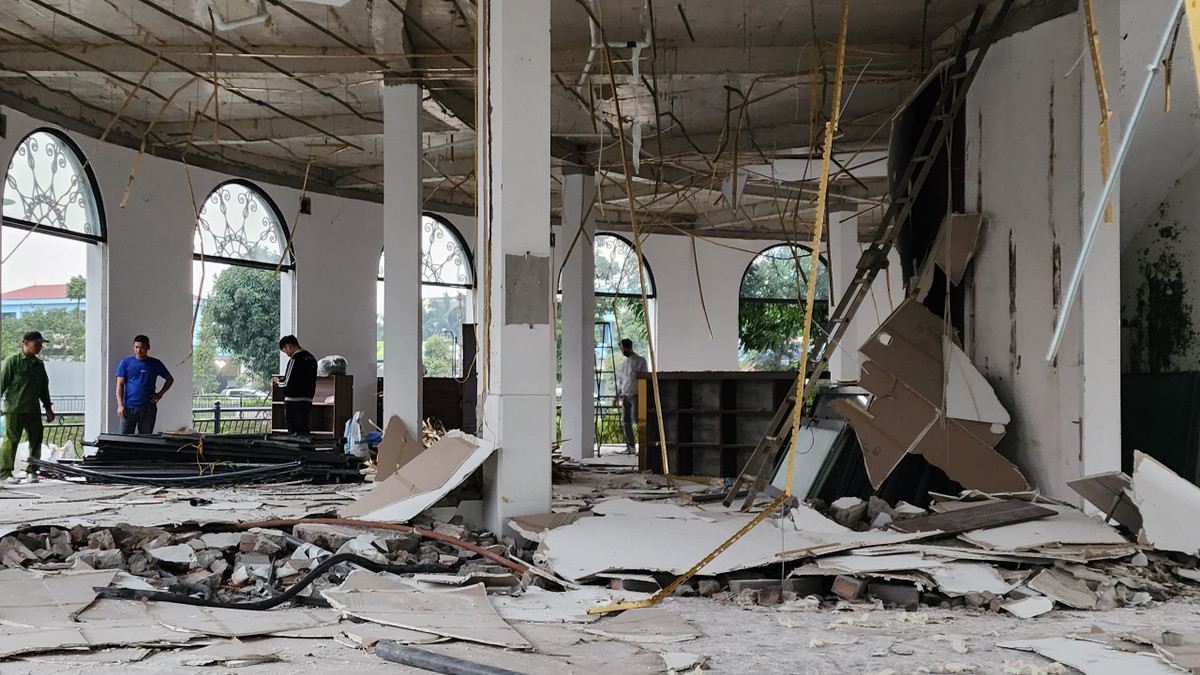 Được biết, công trình này được xây dựng khá tốn kém và công phu, nhưng vẫn buộc phải tháo dỡ vì vi phạm pháp luật.