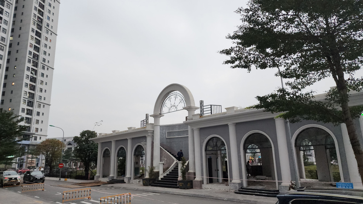 Trước sự bức xúc của cư dân, tháng 7/2020, Đội QLTTXDĐT quận Nam Từ Liêm, phối hợp UBND phường Phương Canh đã tiến hành kiểm tra, lập biên bản đối với diện tích xây dựng nhà 289 m2, xây dựng không phép.