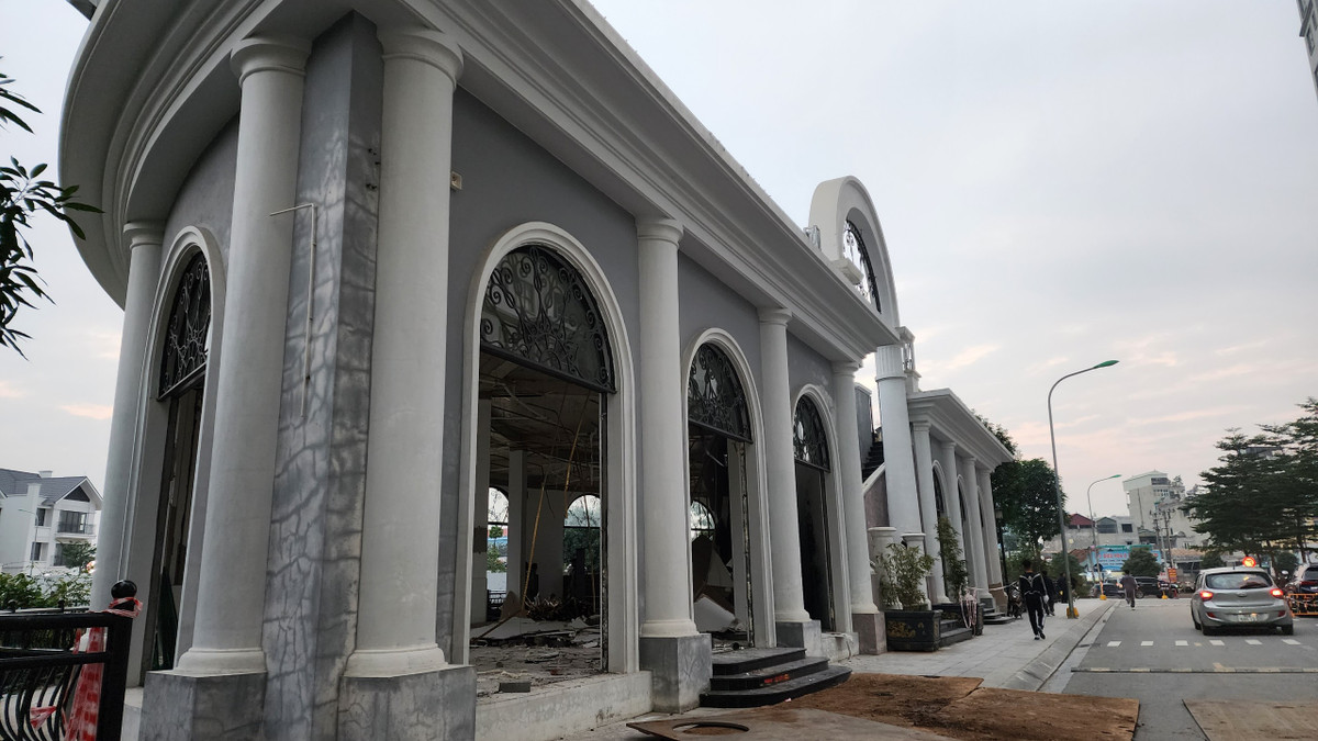 Ngày 10/7/2020, UBND quận Nam Từ Liêm ban hành quyết định số 2656/QĐ - XPVPHC xử phạt vi phạm hành chính Công ty cổ phần tập đoàn Hateco với số tiền 40 triệu đồng về hành vi “xây dựng công trình không có giấy phép xây dựng”.