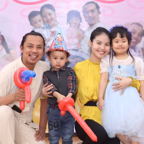 Chi Anh chia se cuoc song hanh phuc ben vo Hoa khoi kem 20 tuoi-Hinh-5