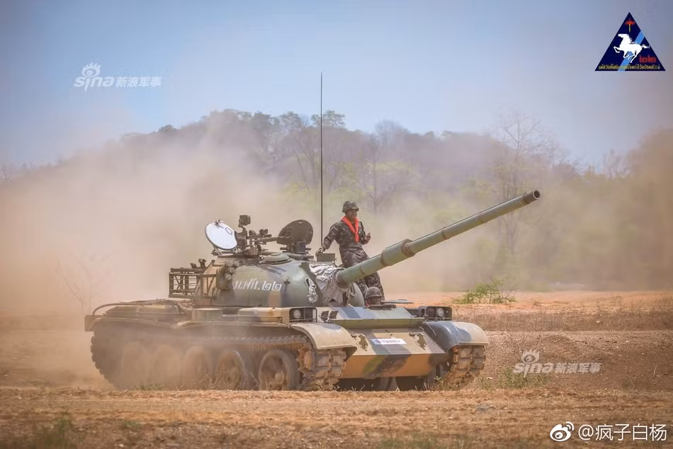 So với Type 69-II, Type 69-III (hay gọi là Type 79) trang bị pháo rãnh xoắn 105mm kiểu L7 của Anh Quốc, tích hợp hệ thống điều khiển hỏa lực kiểu Marconi của Anh, lắp động cơ diesel 730 mã lực. Nguồn ảnh: Sina