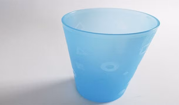 Người Mỹ không mời khách uống nước khi họ tới chơi nhà. Hầu hết các nước khác coi cách cư xử như vậy là thiếu lịch sự.