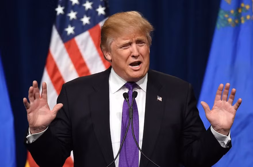 Tỷ phú Trump cho rằng “Khái niệm về sự ấm lên toàn cầu do người Trung Quốc đưa ra nhằm làm cho hoạt động sản xuất của Mỹ mất tính cạnh tranh”.