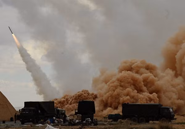 Được biết, thành phố cổ Palmyra đã được UNESCO công nhận là Di sản Thế giới. Từ tháng 5/2014, phiến quân IS chiếm quyền kiểm soát và phá hủy một phần thành phố này.