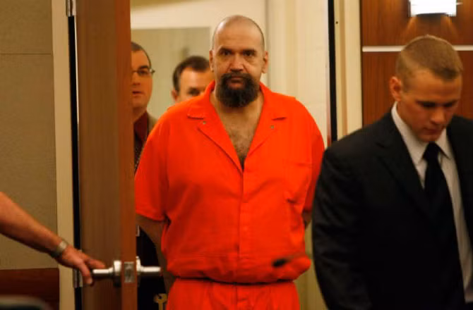 Joe Arridy bị kết án tử hình vào năm 1936 vì cáo buộc cưỡng hiếp và giết hại Dorothy Drain, 15 tuổi. Tuy nhiên, nhiều thập kỷ sau, Joe mới được “minh oan”.