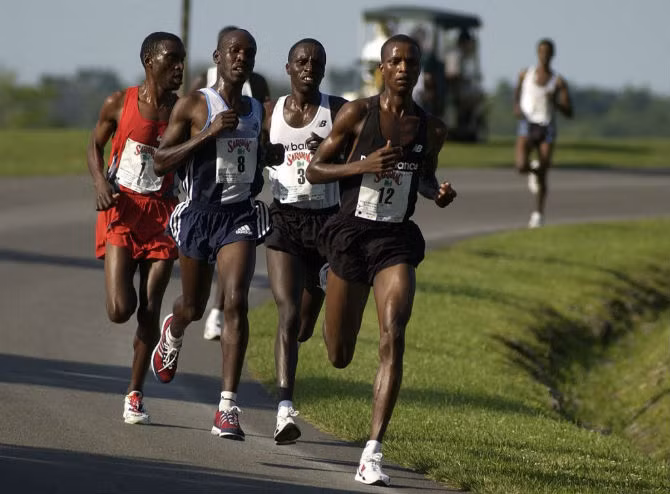 Hầu hết các vận động viên marathon giỏi nhất thế giới xuất thân từ bộ lạc Kalenjins ở Kenya, Châu Phi.