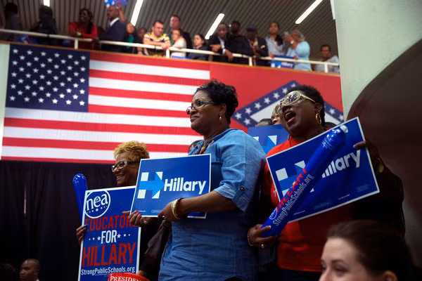 Người ủng hộ bà Clinton tại trường Đại học Arkansas, Pine Bluff.