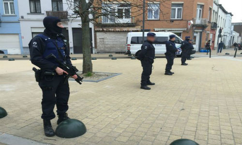 Vụ vây ráp, bắt giữ nghi can chính vụ khủng bố ở Paris, Salah Abdeslam, diễn ra tại quận Molenbeek ở thủ đô Brussels, Bỉ, ngày 18/3.