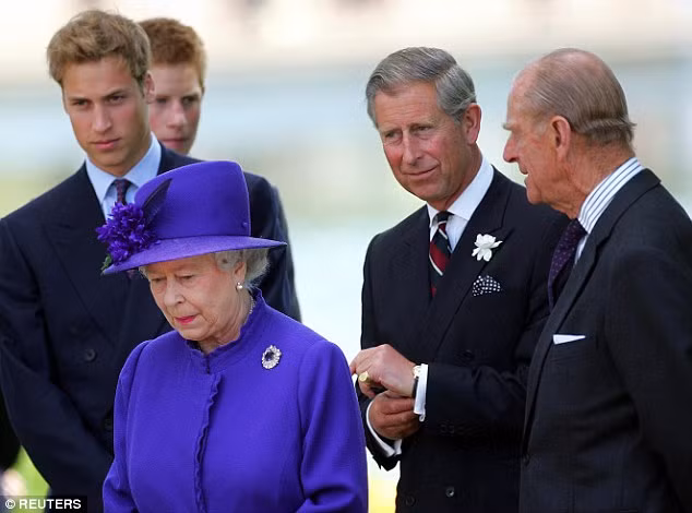 Anh hiem ve Cong nuong Diana va Nu hoang Elizabeth II-Hinh-15