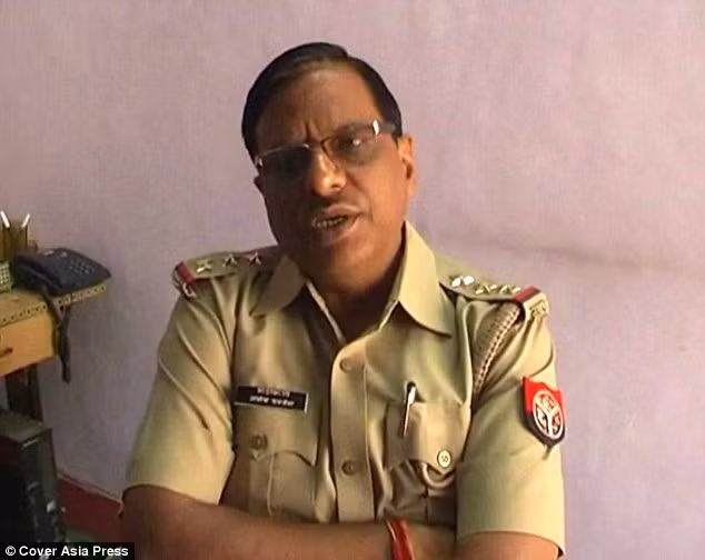 Cảnh sát Alok Saxena xác nhận, cảnh sát Ấn Độ đã bắt giữ ông bố và đang điều tra sự việc. Được biết, khi bị giải về đồn, người đàn ông này đổ lỗi cho thói nghiện rượu nên mới có hành vi đồi bại với con gái.