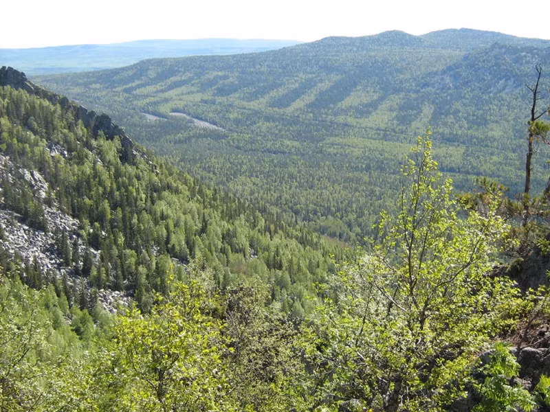 Tại đây, con người có thể bắt gặp những ảo ảnh khác nhau như UFO hay người tuyết,...có thể là do các loại khí dưới lòng đất tạo ra.