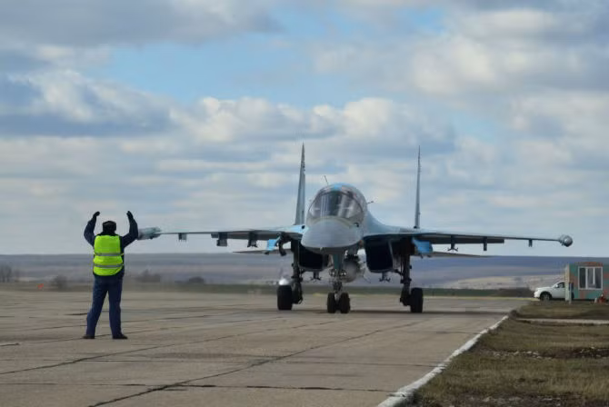 Nhóm máy bay ném bom Su-34 đầu tiên từ Syria hạ cánh xuống gần Voronezh.