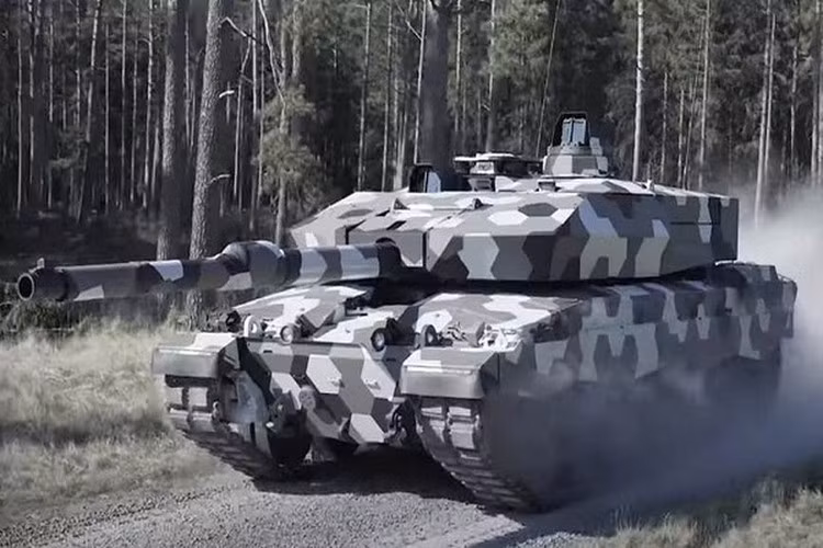 Pháo tăng NG 130 có chiều dài 6,63m, riêng nòng pháo nặng 1.400 kg, tổng trọng lượng của pháo là 3,5 tấn, bao gồm cả cơ cấu giảm giật.