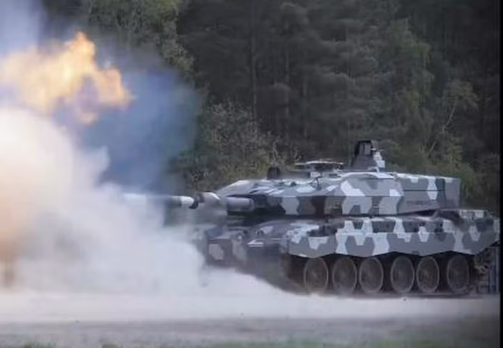 Ý tưởng về một pháo tăng uy lực cao xuất hiện khi Nga áp dụng một thế hệ xe thiết giáp mới với vỏ thép có khả năng bảo vệ cao, bao gồm T-14 Armata và phiên bản mới nhất của T-90.