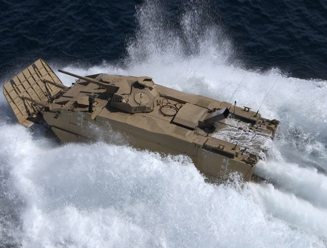 Vì thế nó có thể cho vận tốc khi bơi lên tới 46km/h, đây là vận tốc lớn nhất của dòng xe bọc thép lội nước hiện nay trên thế giới.