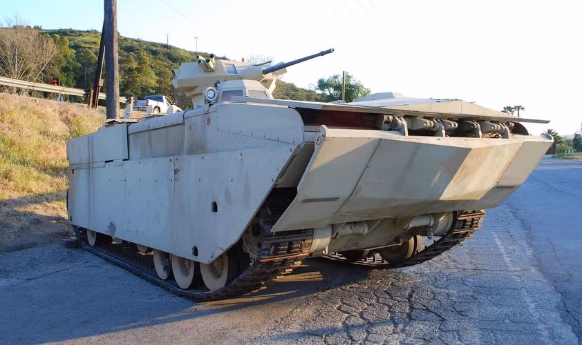 Tuy nhiên khi hoạt động trên bờ, động cơ được chuyển về chế độ công suất 850 mã lực để tiết kiệm nhiên liệu.