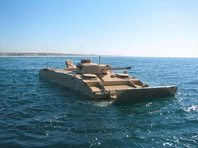 Xe cũng có thể trang bị các súng phóng lựu liên thanh để hỗ trợ hỏa lực cho pháo chính.