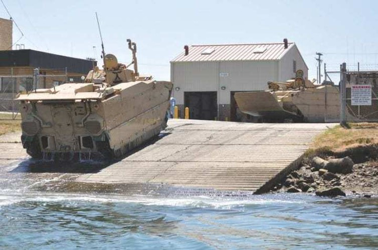 Chúng có thể đạt vận tốc tối đa 72km/h trên bờ và tầm hoạt động lên tới 523km.