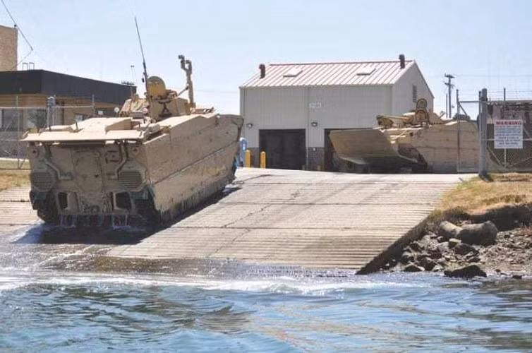 Chúng có thể đạt vận tốc tối đa 72km/h trên bờ và tầm hoạt động lên tới 523km.