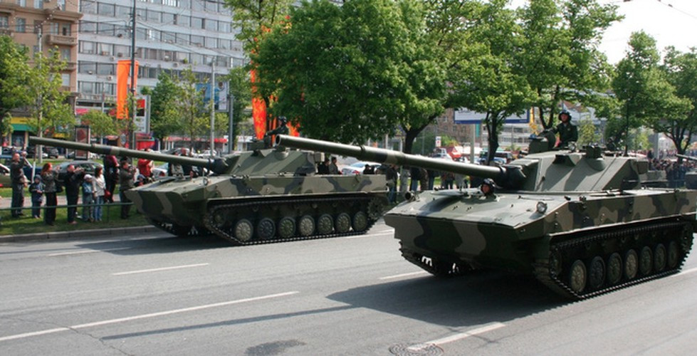 Với trọng lượng 42 tấn và được thiết kế cho khu vực đồng bằng, độ cơ động của T-72 tại cao nguyên là khá chậm chạp. Chiều cao hạn chế của khung thân dẫn tới góc nâng hạ pháo thấp, T-72 không thể tiếp cận mục tiêu trên các đỉnh đồi và thung lũng.