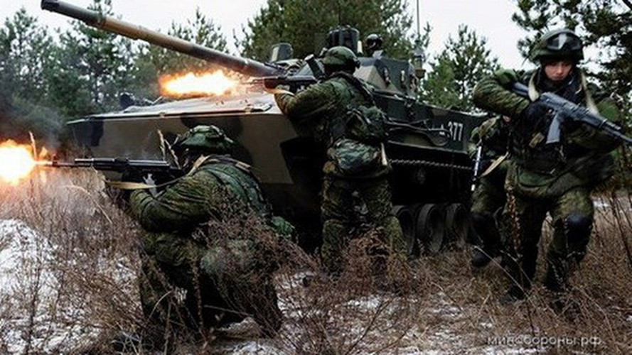 "DRDO tự tin cho rằng bất kỳ phiên bản xe tăng hạng nhẹ nào trong số này sẽ là lựa chọn tốt hơn so với xe tăng Sprut-SDM1 của Nga đang được Bộ Quốc phòng xem xét", báo chí Ấn Độ cho biết.