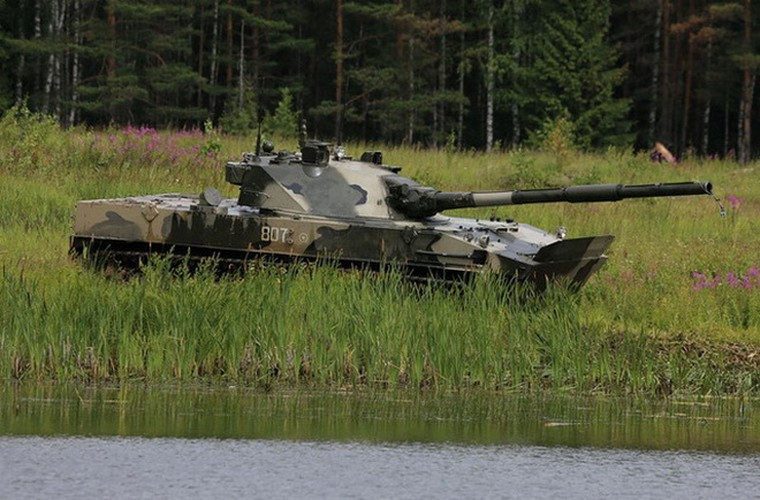 Mặc dù có hỏa lực mạnh với pháo 125 mm nhưng vỏ giáp của Sprut-SDM1 lại quá mỏng manh khi đặt cạnh ZTQ-15 của Trung Quốc, có thể dễ dàng bị xuyên thủng bởi bất kỳ vũ khí chống tăng nào.