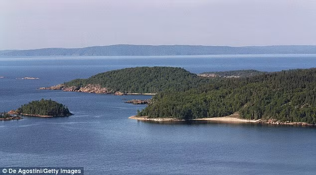 Kể từ đó, đoàn tàu mang số hiệu 694 "ngủ vùi" dưới đáy hồ trong suốt gần 1 thế kỷ.