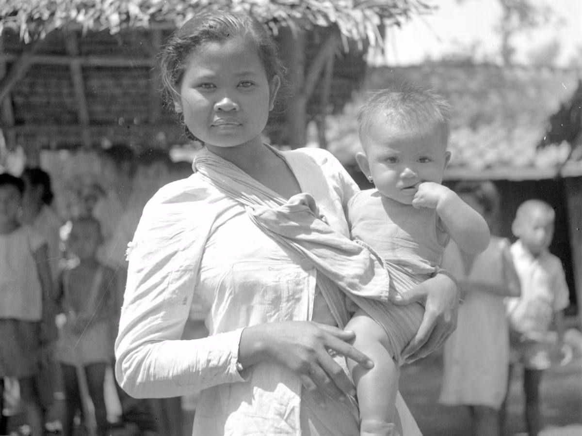 5. Những người thông minh là những người được nuôi bằng sữa mẹ. Kết quả một nghiên cứu năm 2007 chỉ ra những em bé được nuôi bằng sữa mẹ khi trưởng thành trở thành những người thông minh hơn. Trong 2 nghiên cứu, các chuyên gia đã tiến hành khảo sát 3.000 trẻ em ở Anh và New Zealand. Kết quả cho thấy những đứa trẻ được nuôi bằng sữa mẹ có chỉ số IQ tăng khoảng 7 điểm so với những em bé khác trong bài kiểm tra IQ. 