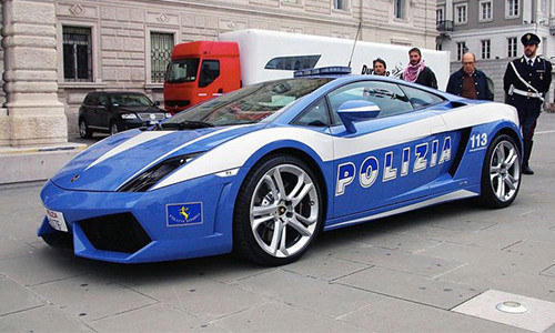 Cảnh sát Italy sử dụng siêu xe Lamborghini khi làm nhiệm vụ chống tội phạm.