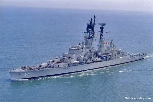 Sau khi Thế chiến II kết thúc, tàu De Zeven Provincien tiếp tục được đóng mới. Có 2 tàu được hoàn thành và đưa vào sử dụng trong Hải quân Hà Lan từ năm 1953. Hải quân Peru đã mua lại 2 tàu lần lượt vào năm 1973 và 1976. Chúng được đổi tên thành BAP Almirante Grau và BAP Aguirre . Hiện tại chỉ còn tàu BAP Almirante Grau hoạt động, chiếc còn lại đã ngưng hoạt động và tháo dỡ vào năm 1999.