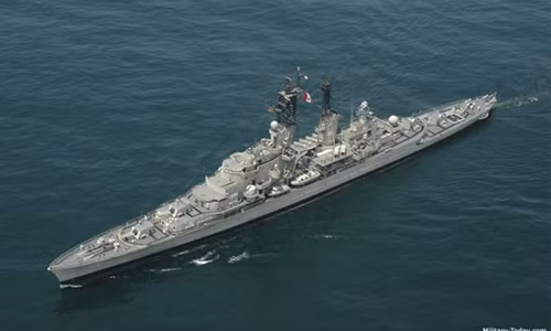 Theo Military Today, De Zeven Provincien thuộc lớp tuần dương hạm hạng nhẹ cùng tên được đóng mới cho Hải quân Hà Lan trong Thế chiến II. Tàu được khởi đóng vào tháng 5/1939. Quá trình đóng tuần dương pháo hạm duy nhất được chế tạo từ Thế chiến II này bị gián đoạn khi Đức quốc xã xâm lược Hà Lan năm 1940.