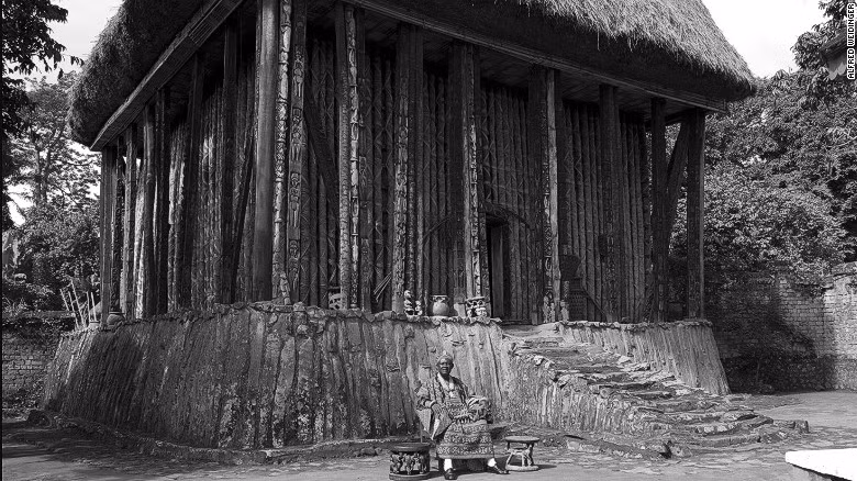 Tiet lo cuc soc ve vi vua co 100 vo, 500 nguoi con-Hinh-2