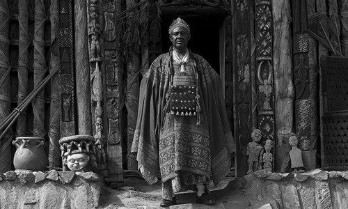 Tiet lo cuc soc ve vi vua co 100 vo, 500 nguoi con