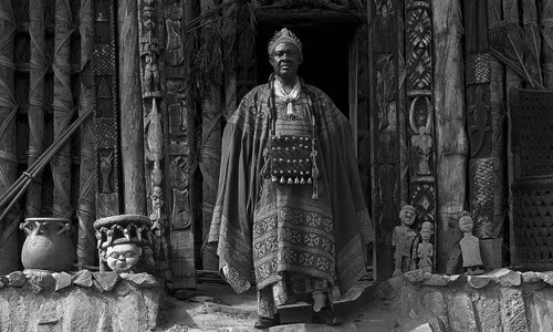 Tiet lo cuc soc ve vi vua co 100 vo, 500 nguoi con