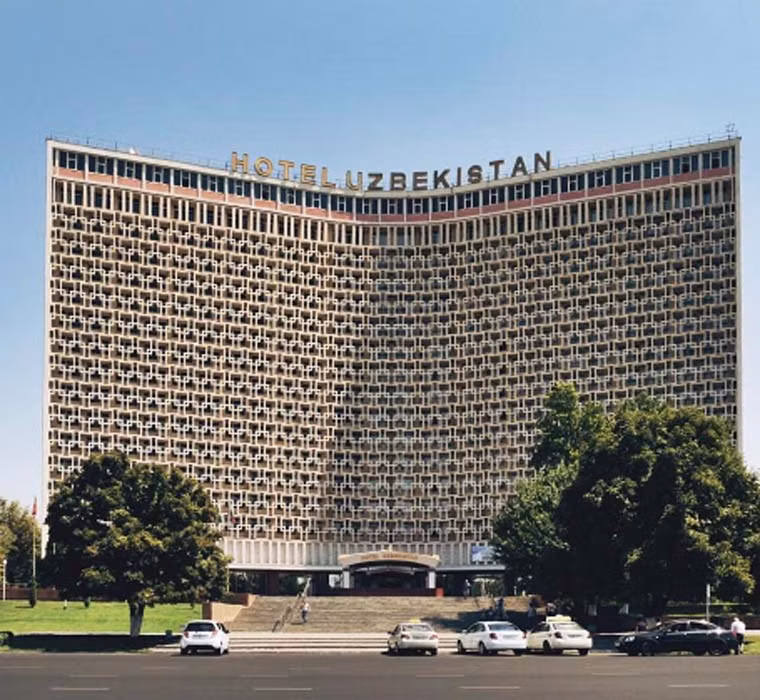 Khách sạn Uzbekistan ở Taskent, Uzbekistan là công trình vang bóng một thời Liên Xô còn tồn tại đến ngày nay.