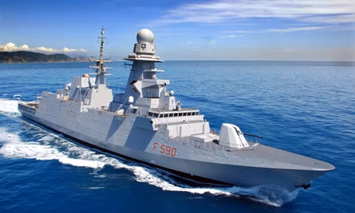  Khinh hạm tàng hình lớp Carlo Bergamini của Hải quân Italy là một phần trong chương trình tàu khu trục đa nhiệm FREMM hợp tác với Pháp. Trong đó, lớp Aquitaine được chế tạo cho Hải quân Pháp và Carlo Bergamini cho Hải quân Italy.