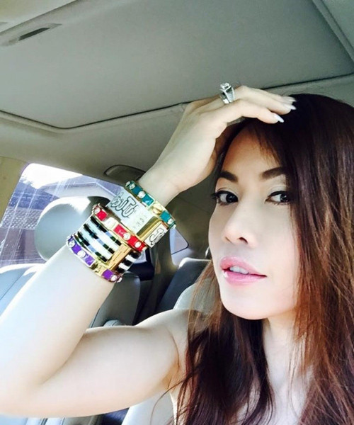 Nhan sắc xinh xắn và sành điệu của em gái ruột nghệ sĩ Hoài Linh.