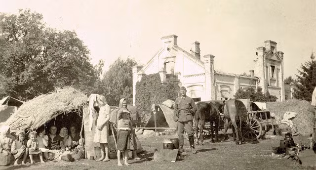 Anh hiem: Cuoc song nguoi dan Lien Xo trong The chien II