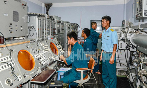 Ngay từ những năm 80 của thế kỷ 20, những người lính Ra đa đã có mặt tại quần đảo Trường Sa để sát cánh cùng bộ đội Hải quân bảo vệ vùng trời, vùng biển thiêng liêng của Tổ quốc.