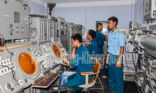 Ngay từ những năm 80 của thế kỷ 20, những người lính Ra đa đã có mặt tại quần đảo Trường Sa để sát cánh cùng bộ đội Hải quân bảo vệ vùng trời, vùng biển thiêng liêng của Tổ quốc.