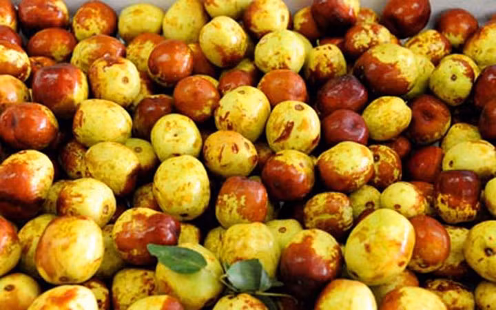 "Thần dược" táo Tàu thâm xỉn được bán tràn lan chợ mạng.