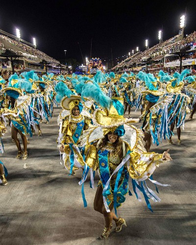 Thành phố Rio cũng là nơi tổ chức lễ hội Carnaval lớn nhất hành tinh. Diễn ra trong 5 ngày, lễ hội Carnaval gồm có khoảng 587 bữa tiệc, với sự tham gia của khoảng 4,9 triệu người và cung cấp khoảng 570 triệu Euro cho nền kinh tế Brazil.