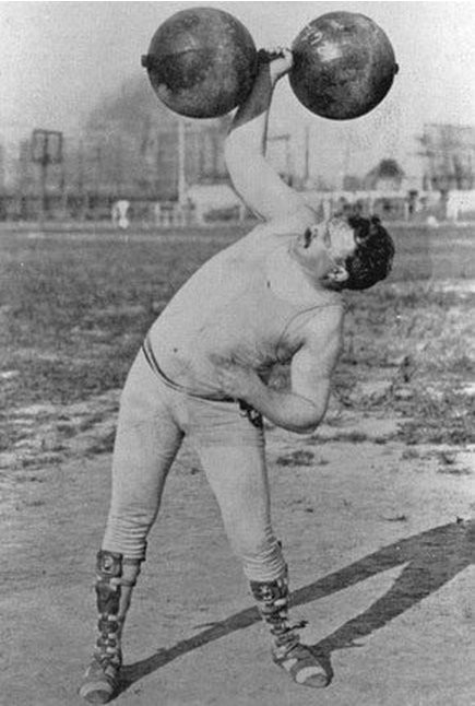 Olympic 1904 cũng chứng kiến một số môn thể thao lạ lùng được tổ chức thi đấu lần đầu tiên và cũng là lần duy nhất như nhảy cắm xuống bể bơi, sau đó giữ nguyên tư thế không động đậy. Theo đó, vận động viên William Dickey (Mỹ) là nhà vô địch duy nhất của môn thể thao kỳ dị này.