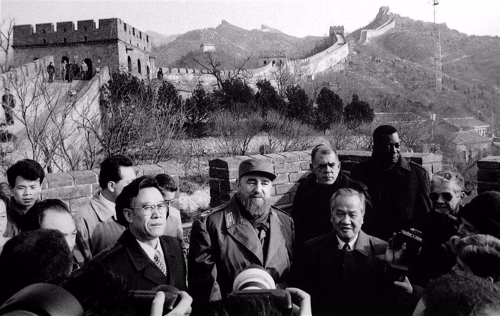 Đến ngày 18/2/2008, Chủ tịch Fidel Castro tuyên bố ý định thôi giữ chức vụ Chủ tịch Hội đồng Nhà nước và Tổng Tư lệnh quân đội Cuba sau gần 50 năm lãnh đạo đất nước. Do vậy, tháng 2/2008, người em trai của ông Fidel Castro là Bí thư thứ hai của Đảng, Phó Chủ tịch HĐNN và HĐBT, Đại tướng Raul Castro chính thức đảm nhận chức vụ Chủ tịch nước Cuba.